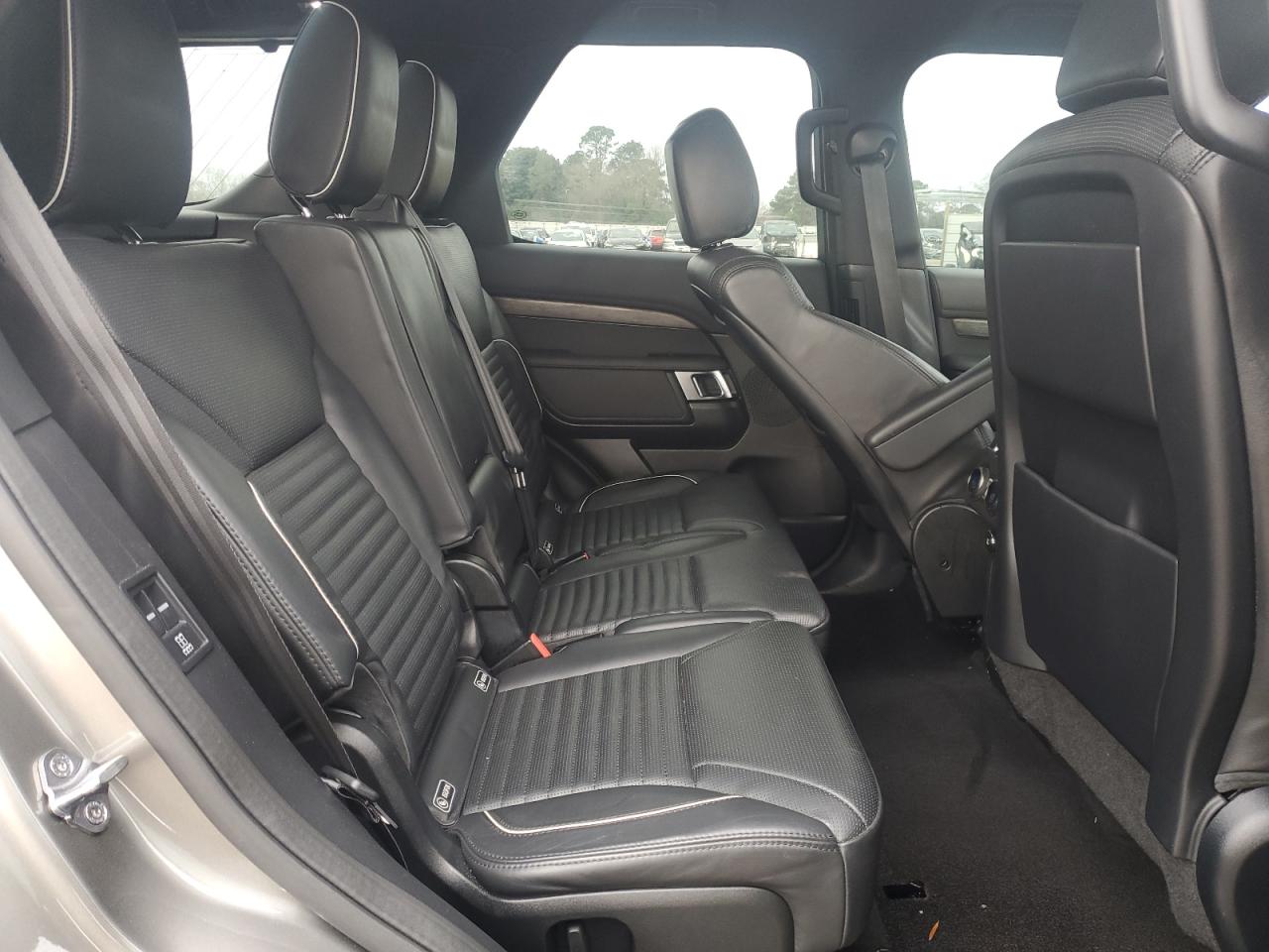 LAND ROVER DISCOVERY 2020 — 12