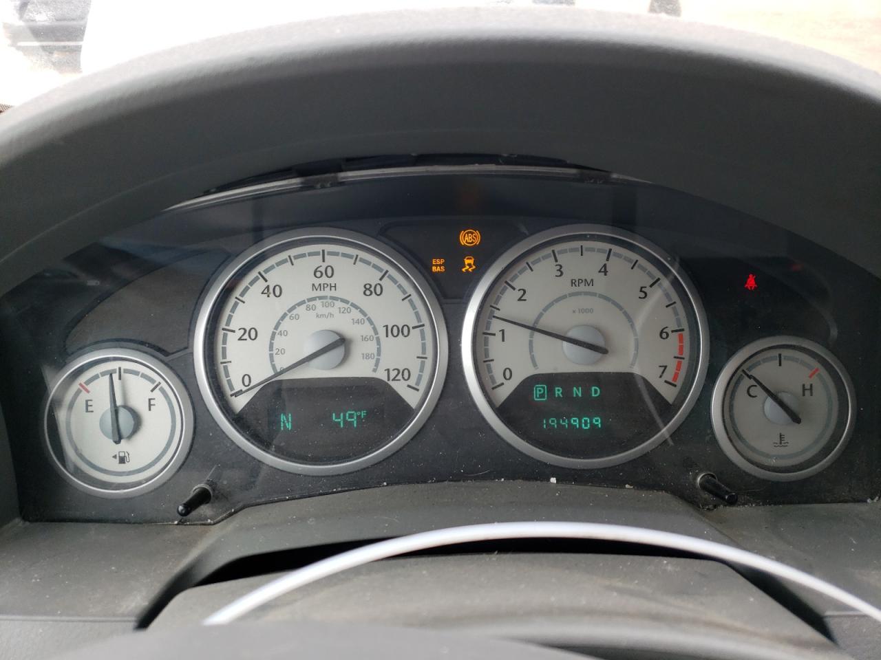 CHRYSLER TOWN & COUNTRY 2010 — 10