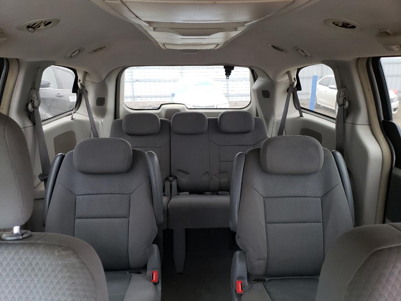 CHRYSLER TOWN & COUNTRY 2010 — 11