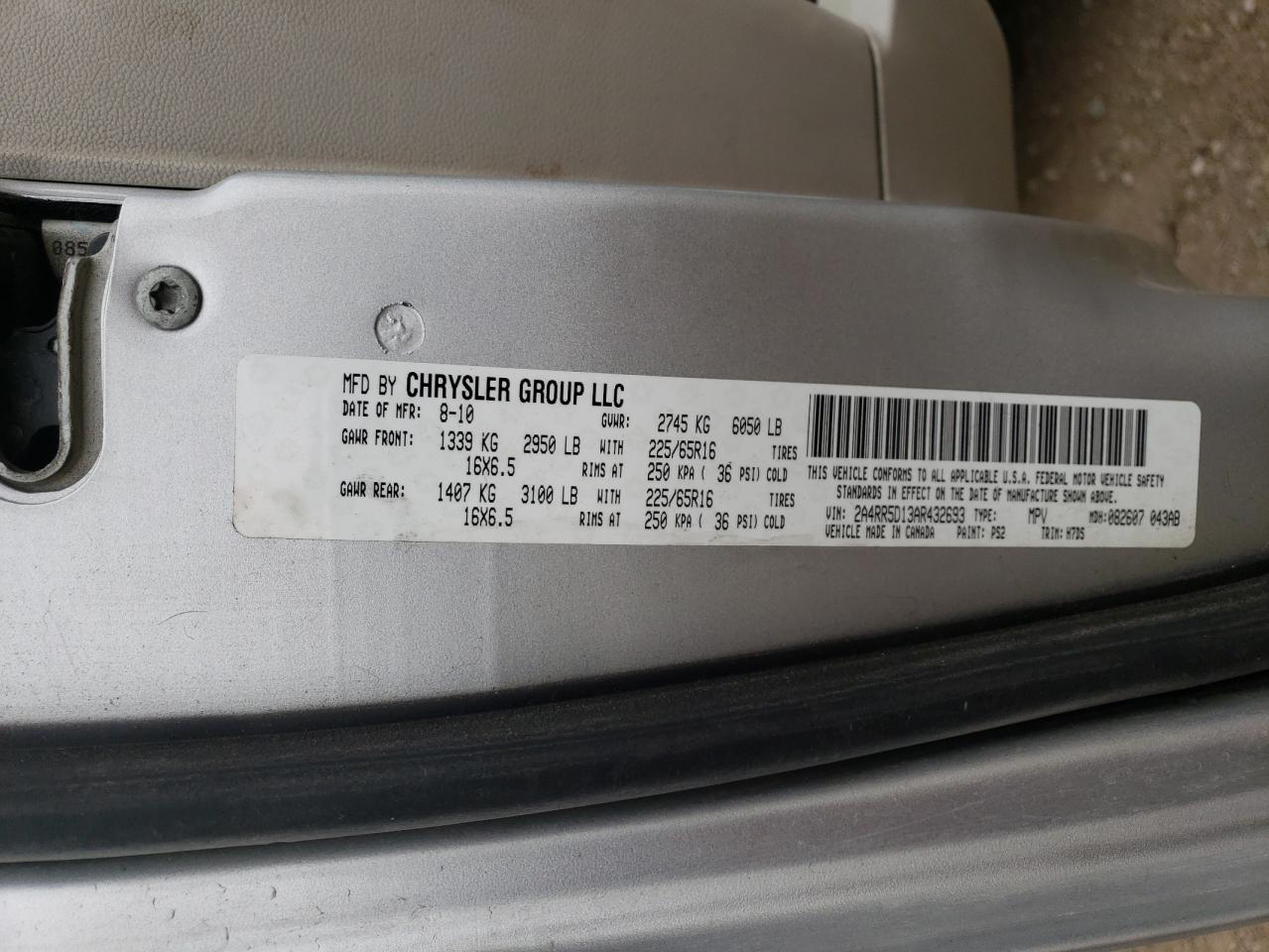 CHRYSLER TOWN & COUNTRY 2010 — 14