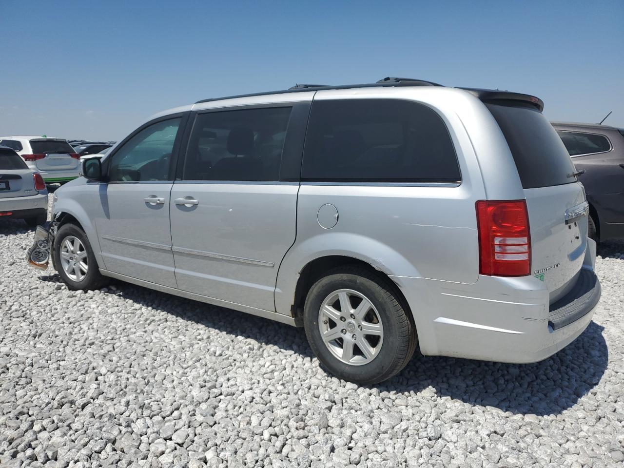 CHRYSLER TOWN & COUNTRY 2010 — 3