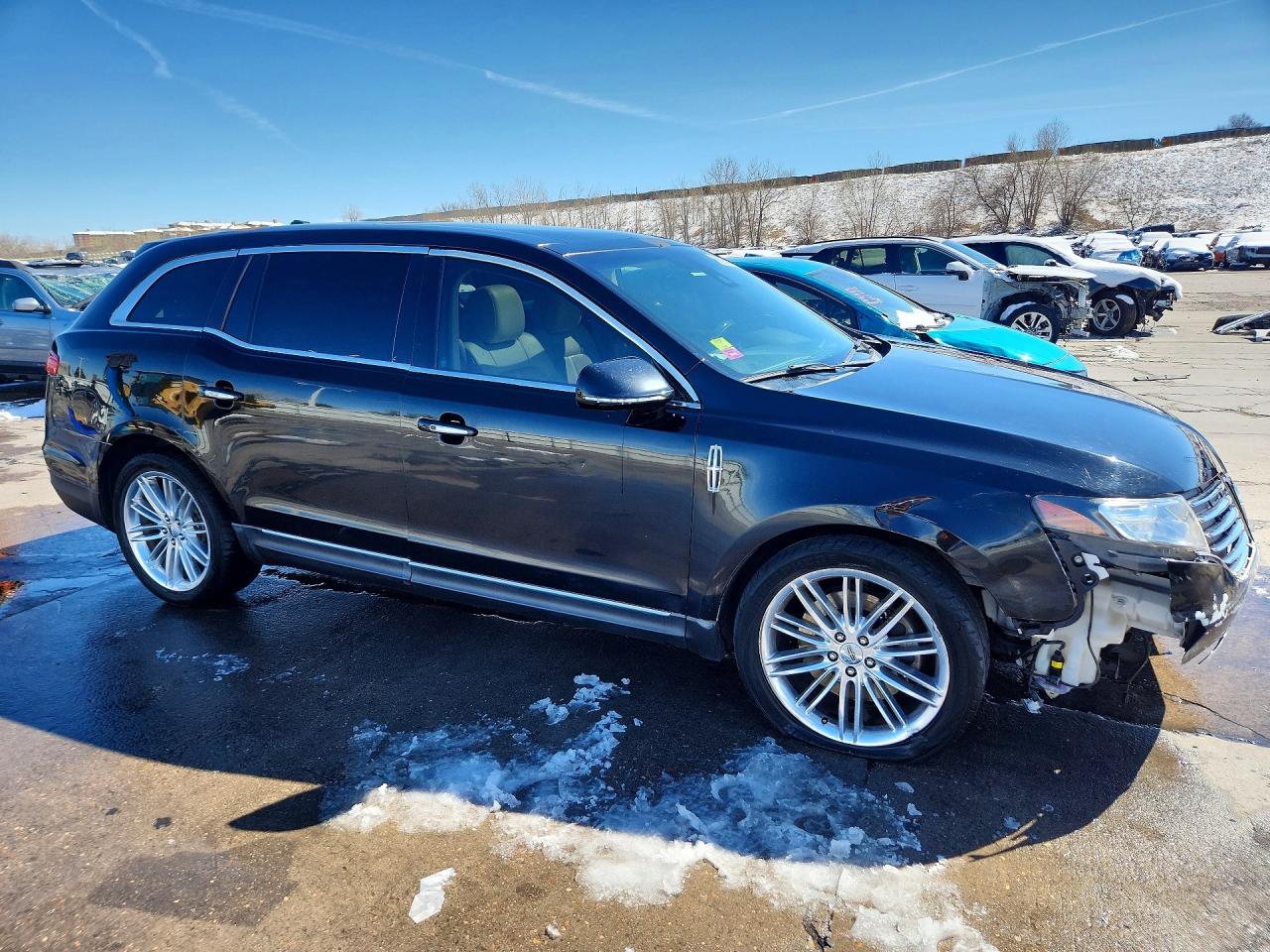 2019 LINCOLN MKT