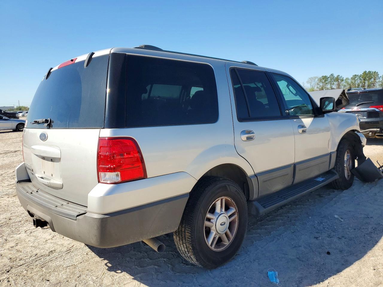 FORD EXPEDITION 2004 — 4