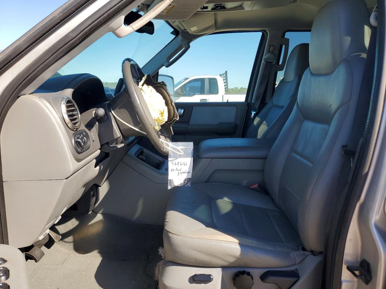 FORD EXPEDITION 2004 — 8