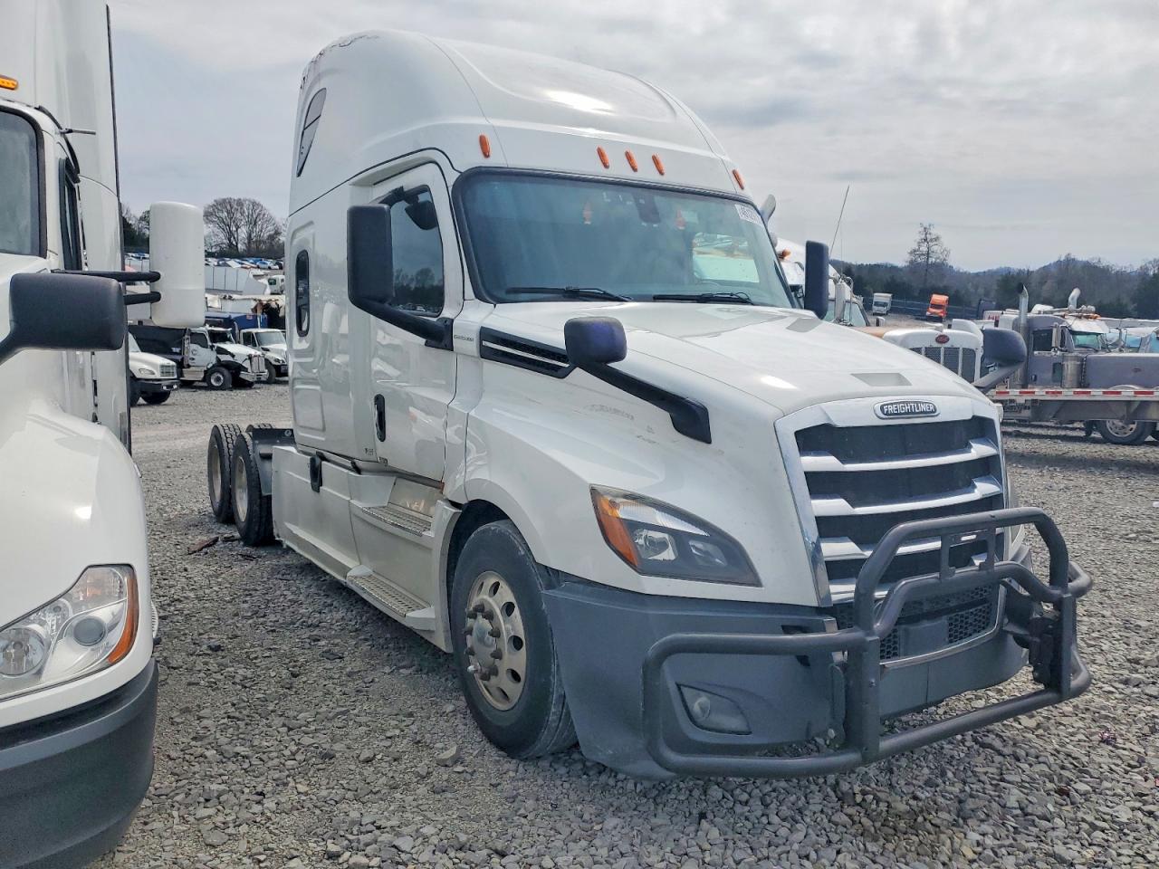 2020 FREIGHTLINER CASCADIA 126