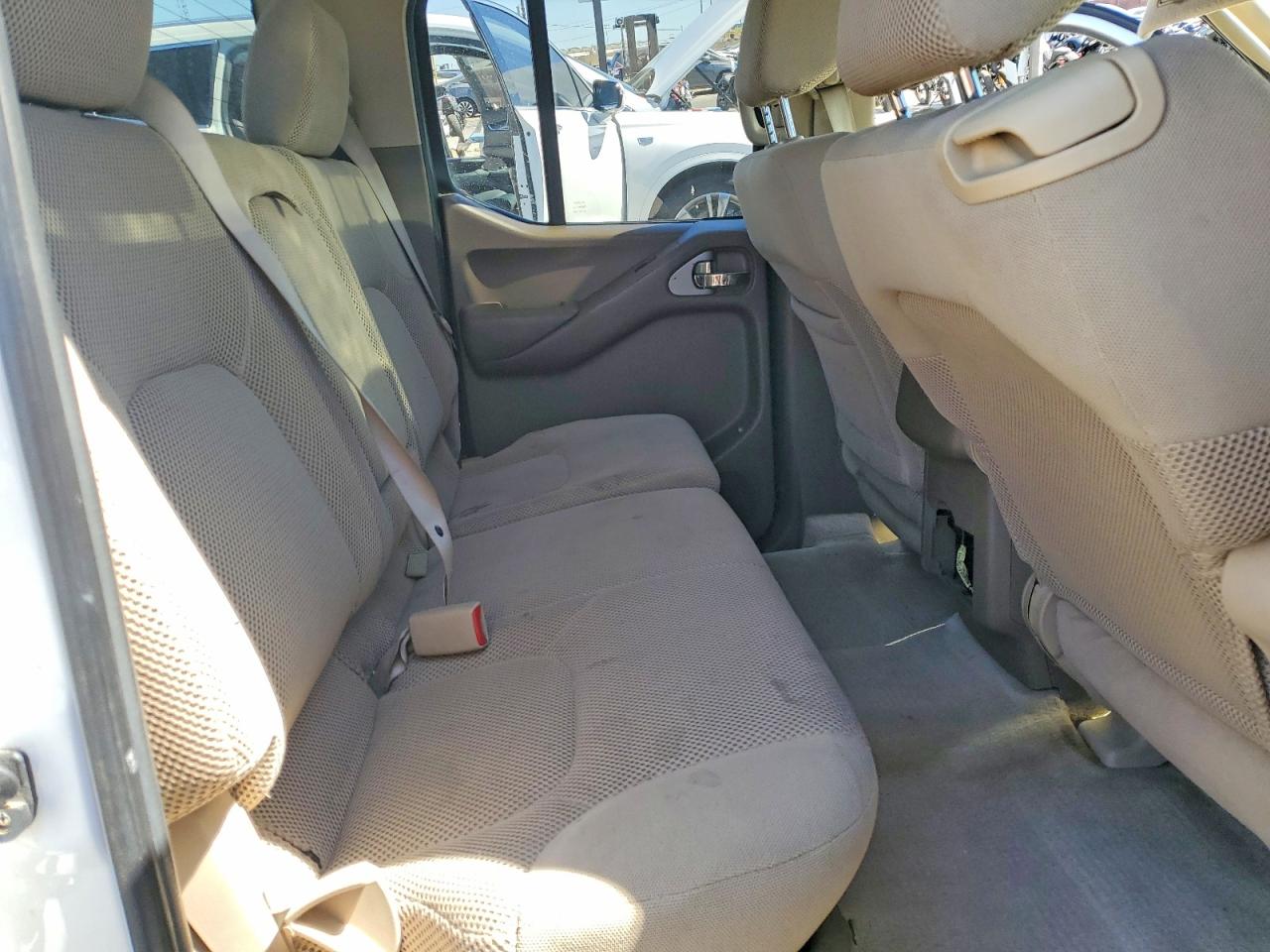 NISSAN FRONTIER 2005 — 11