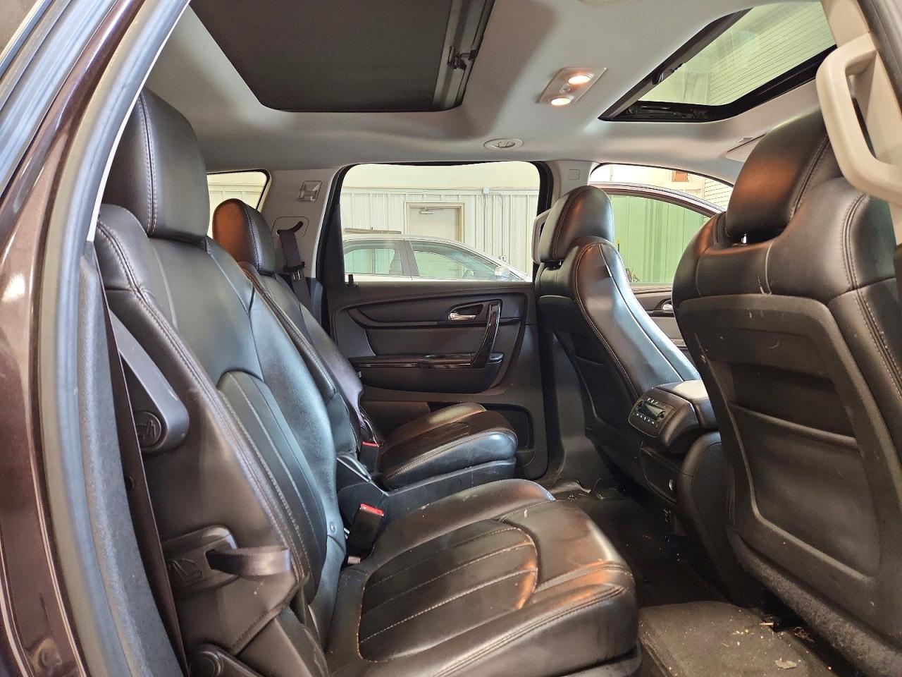 CHEVROLET TRAVERSE 2015 — 11