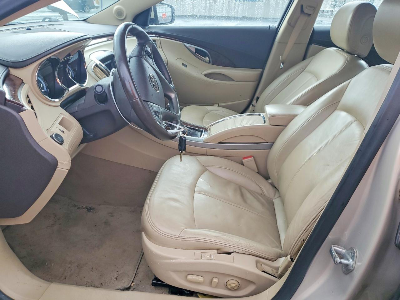 BUICK LACROSSE 2010 — 8