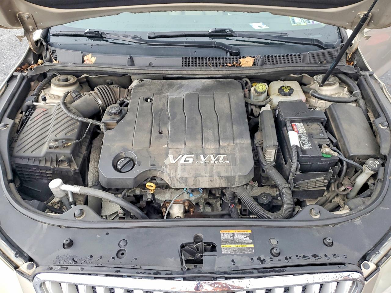BUICK LACROSSE 2010 — 12