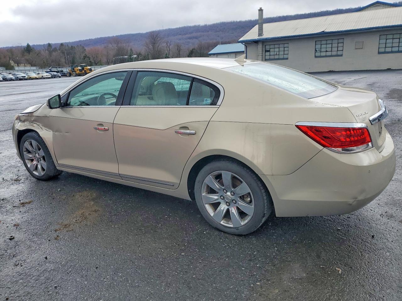 BUICK LACROSSE 2010 — 3