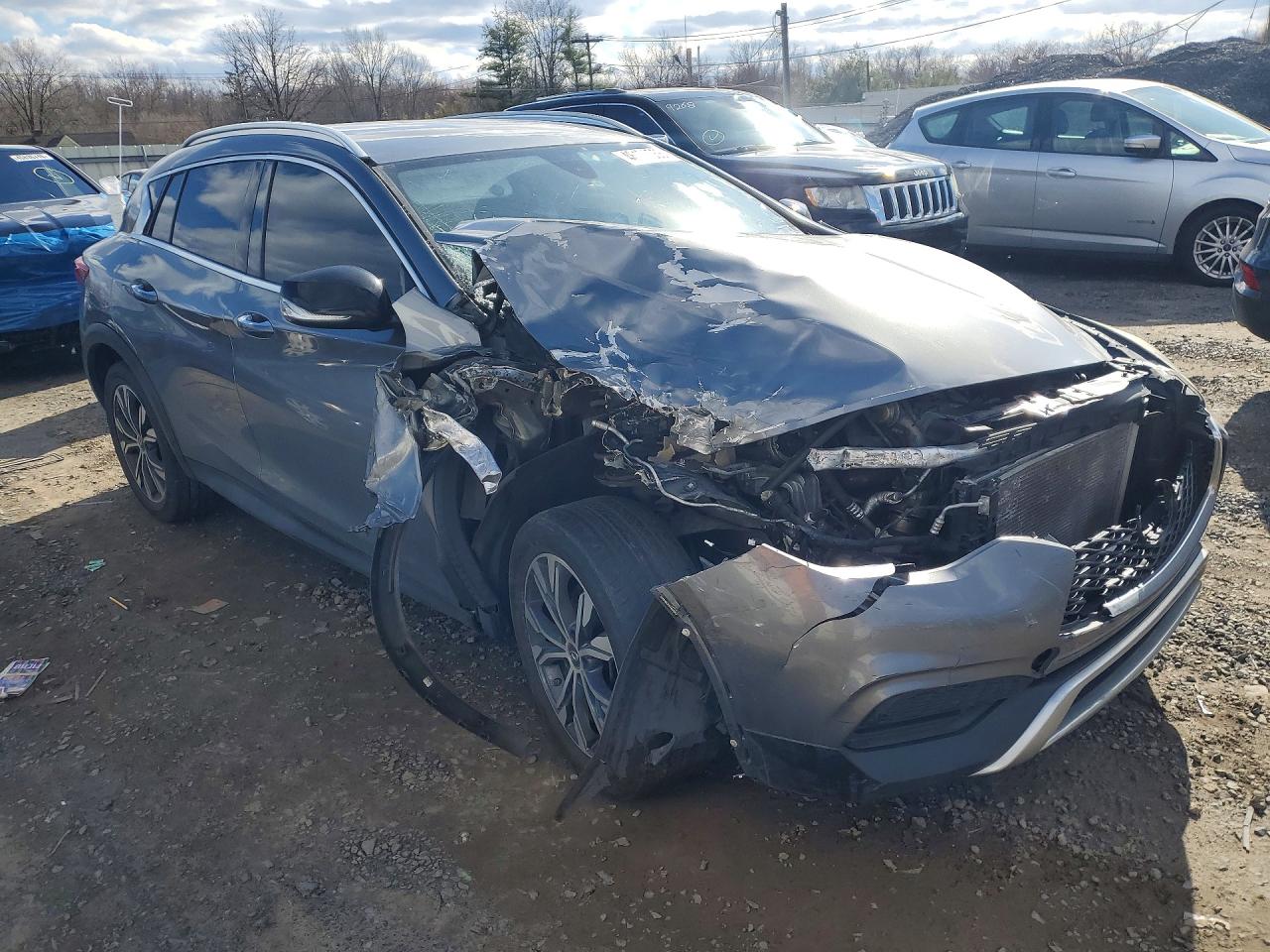 2017 INFINITI QX30 LUXURY