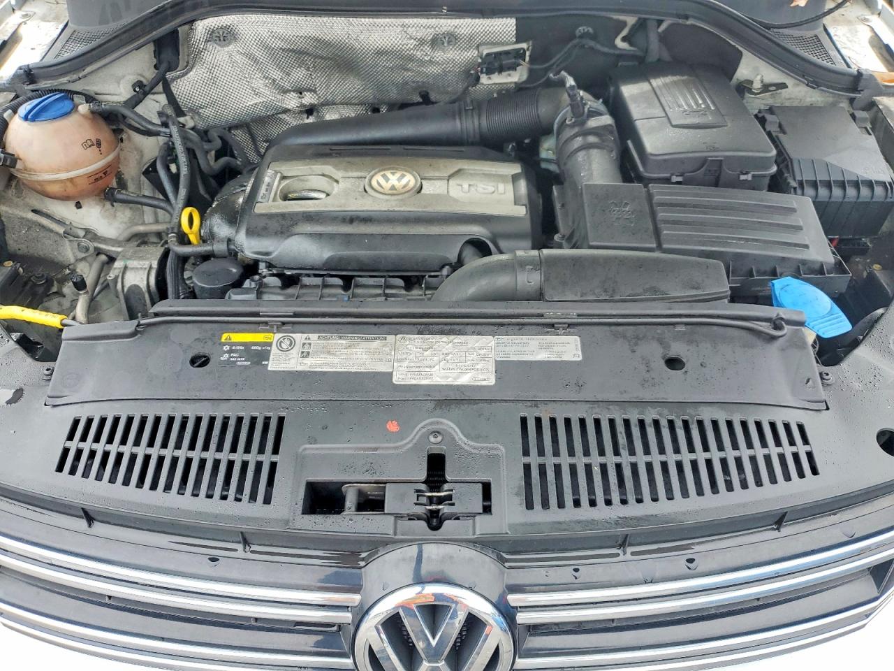 VOLKSWAGEN TIGUAN 2015 — 12