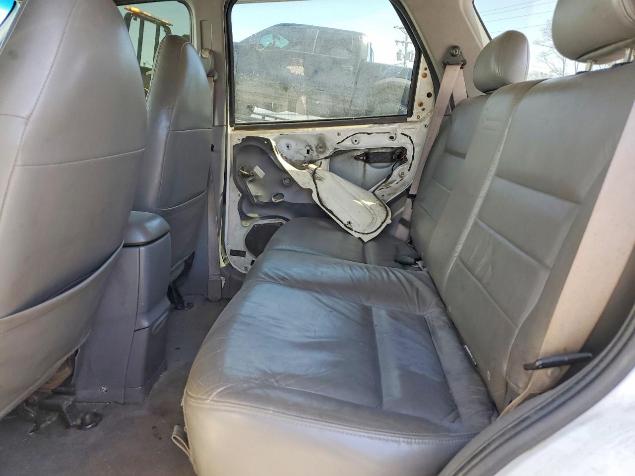 FORD ESCAPE 2001 — 12