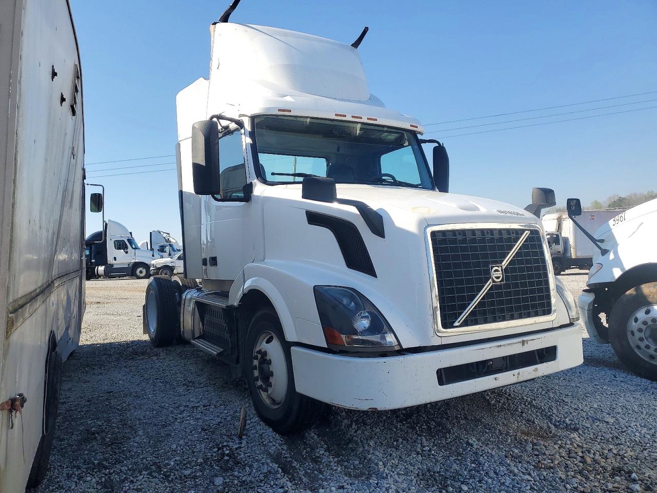 VOLVO VNL 2015 — 2