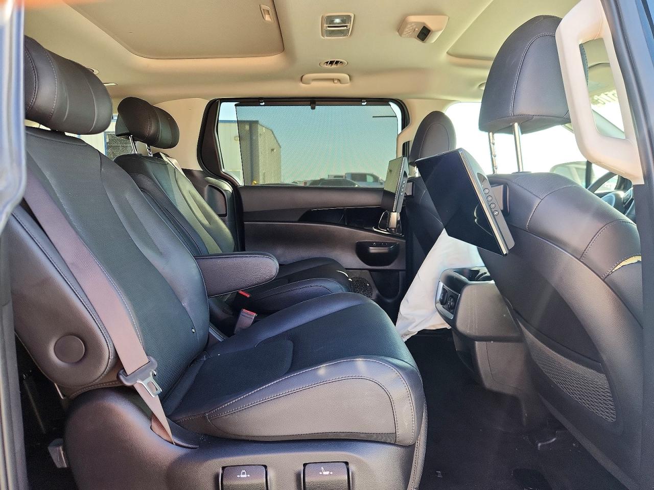 KIA CARNIVAL 2025 — 12
