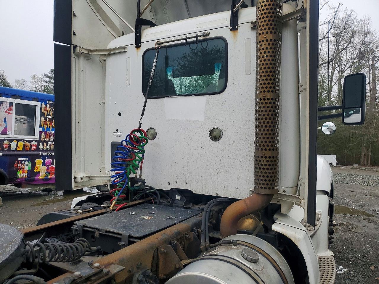 KENWORTH CONSTRUCTION 2014 — 7