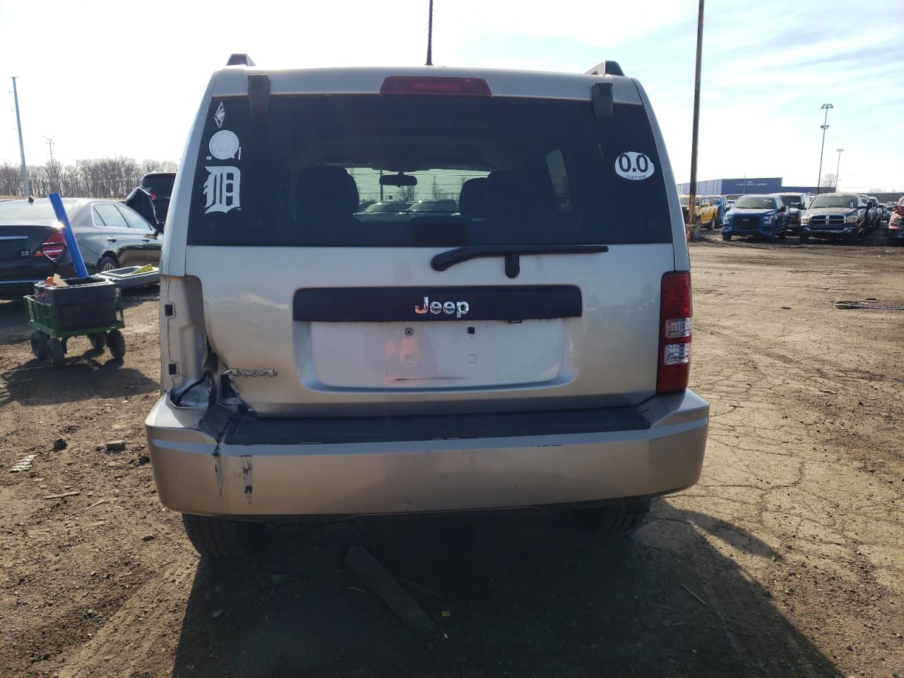 JEEP LIBERTY 2010 — 7