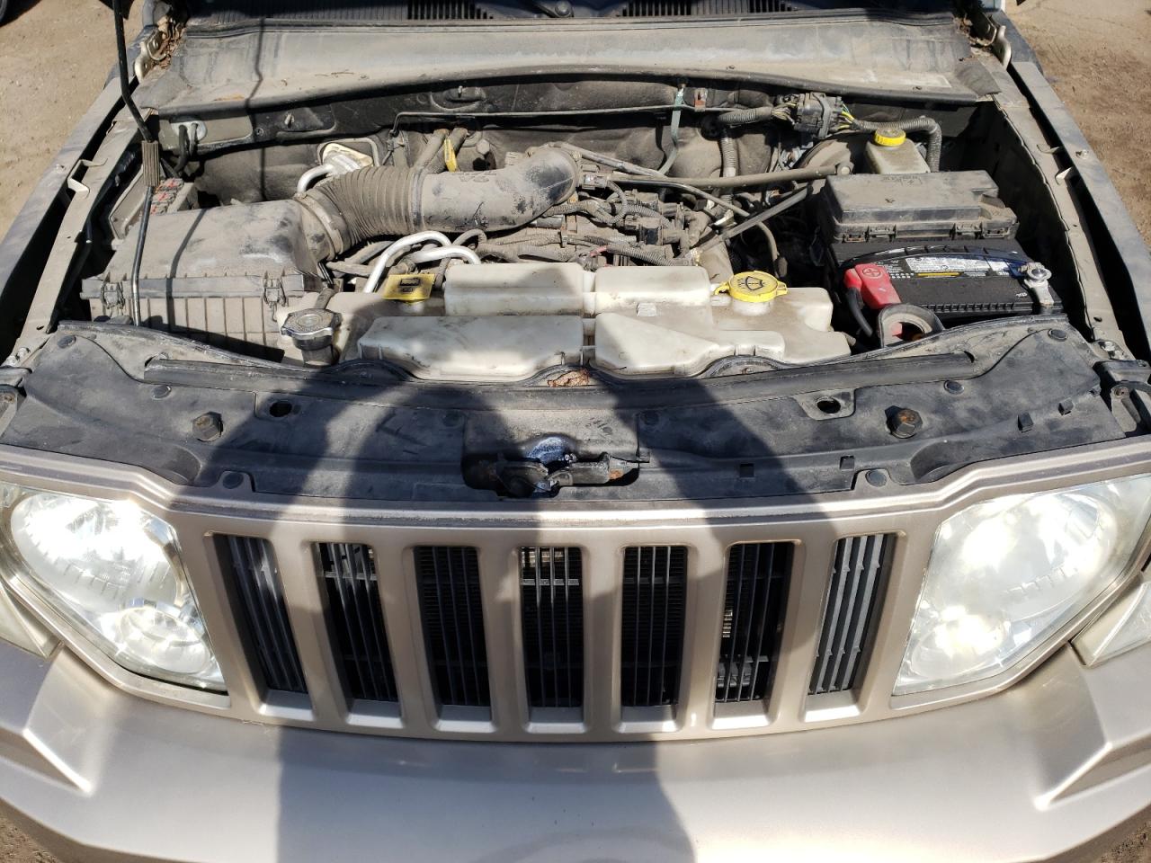 JEEP LIBERTY 2010 — 12