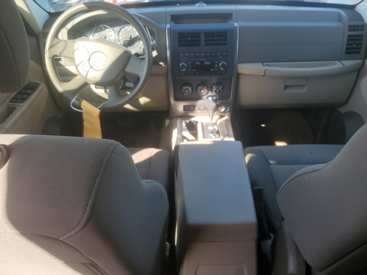 JEEP LIBERTY 2010 — 9