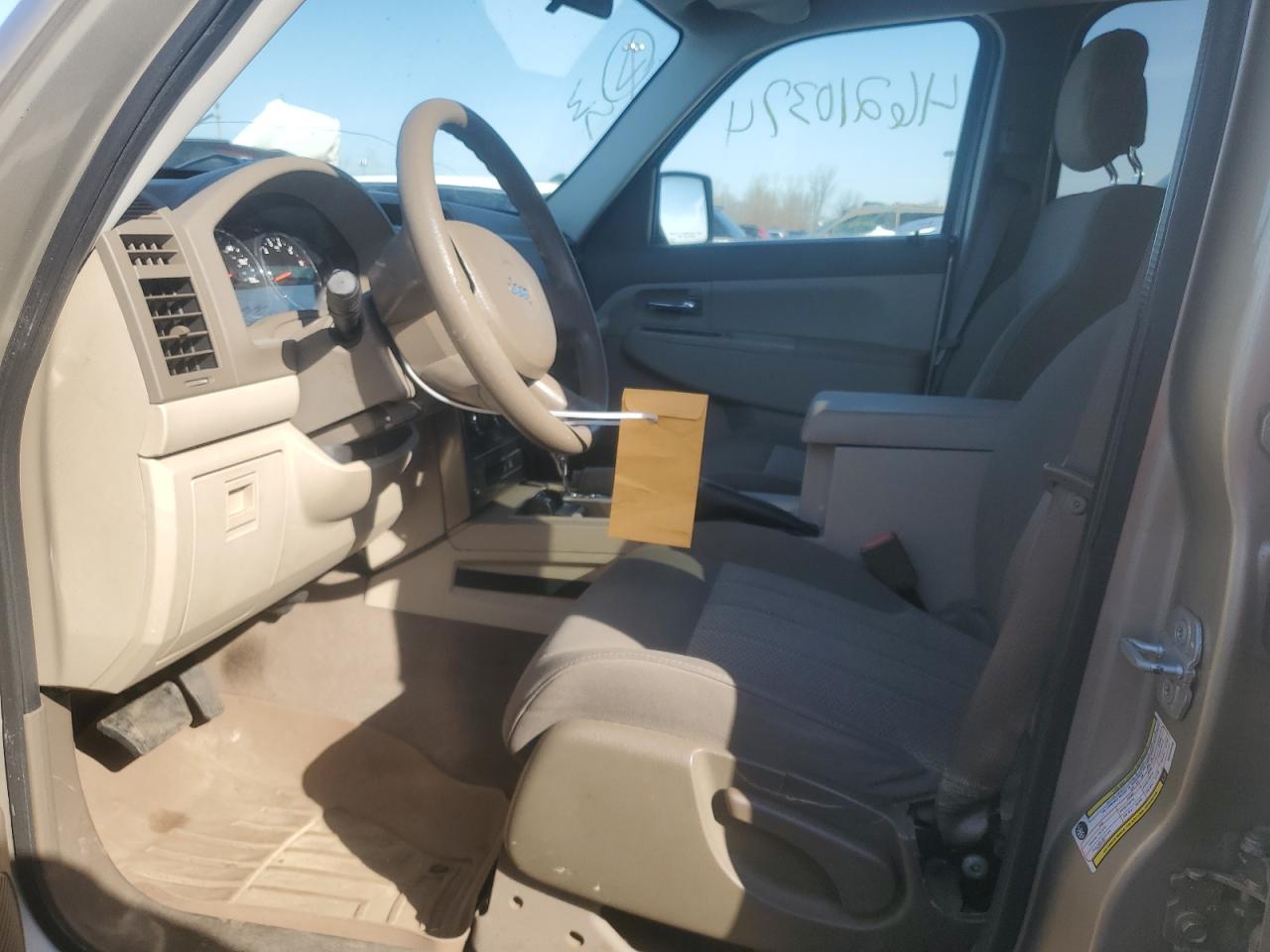 JEEP LIBERTY 2010 — 8