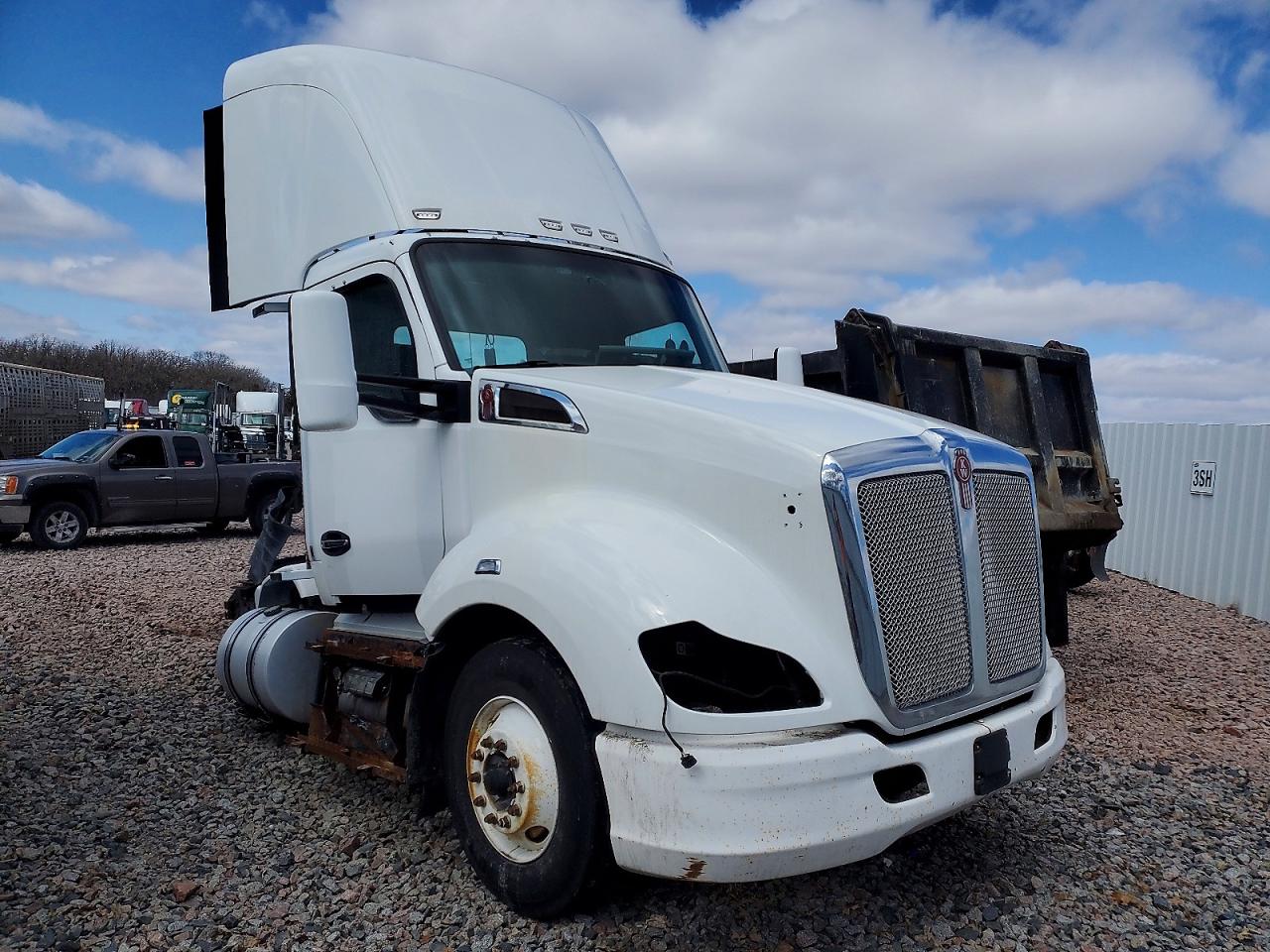 KENWORTH T680 2015 — 2