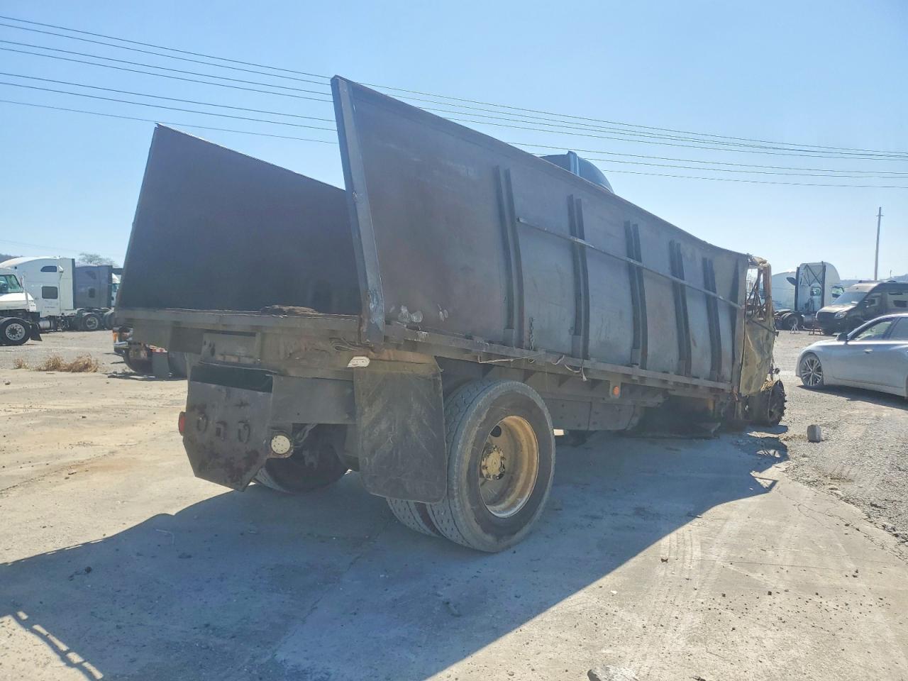 2004 FREIGLINER MEDIUM CONVENTIONAL FL70