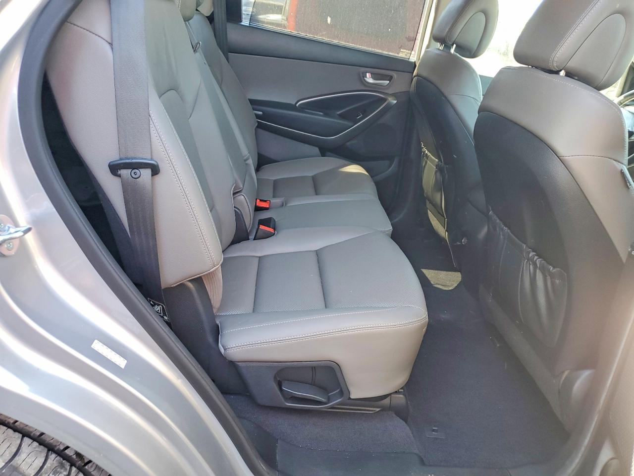 HYUNDAI SANTA FE 2016 — 12