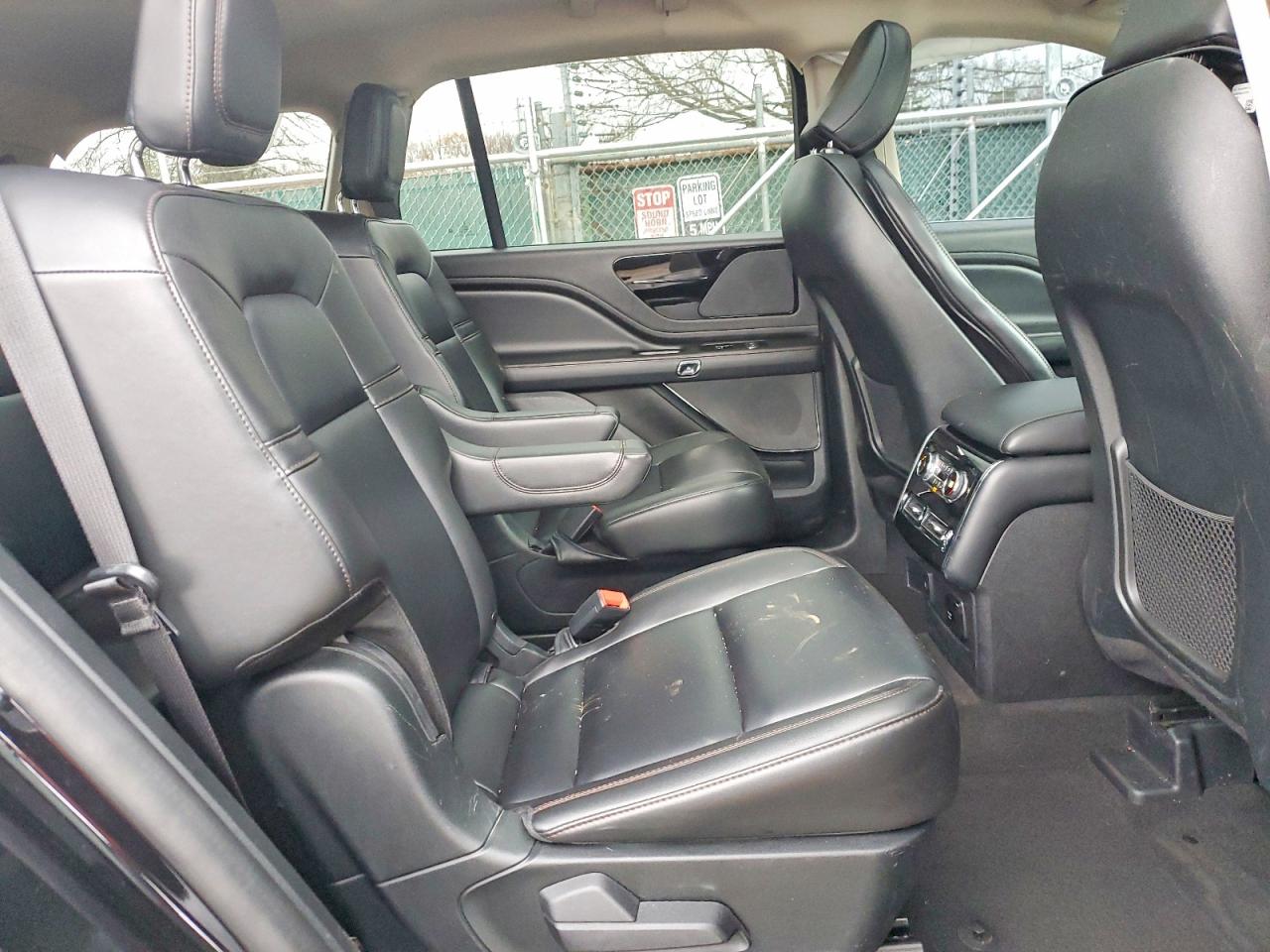 LINCOLN AVIATOR 2024 — 12