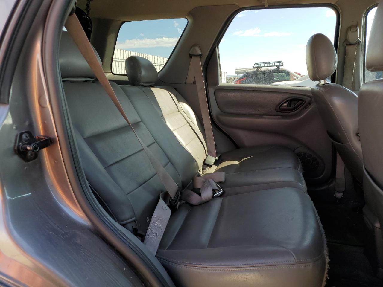 FORD ESCAPE 2002 — 11