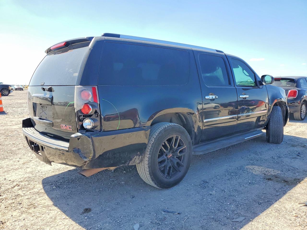 GMC YUKON XL 2011 — 4