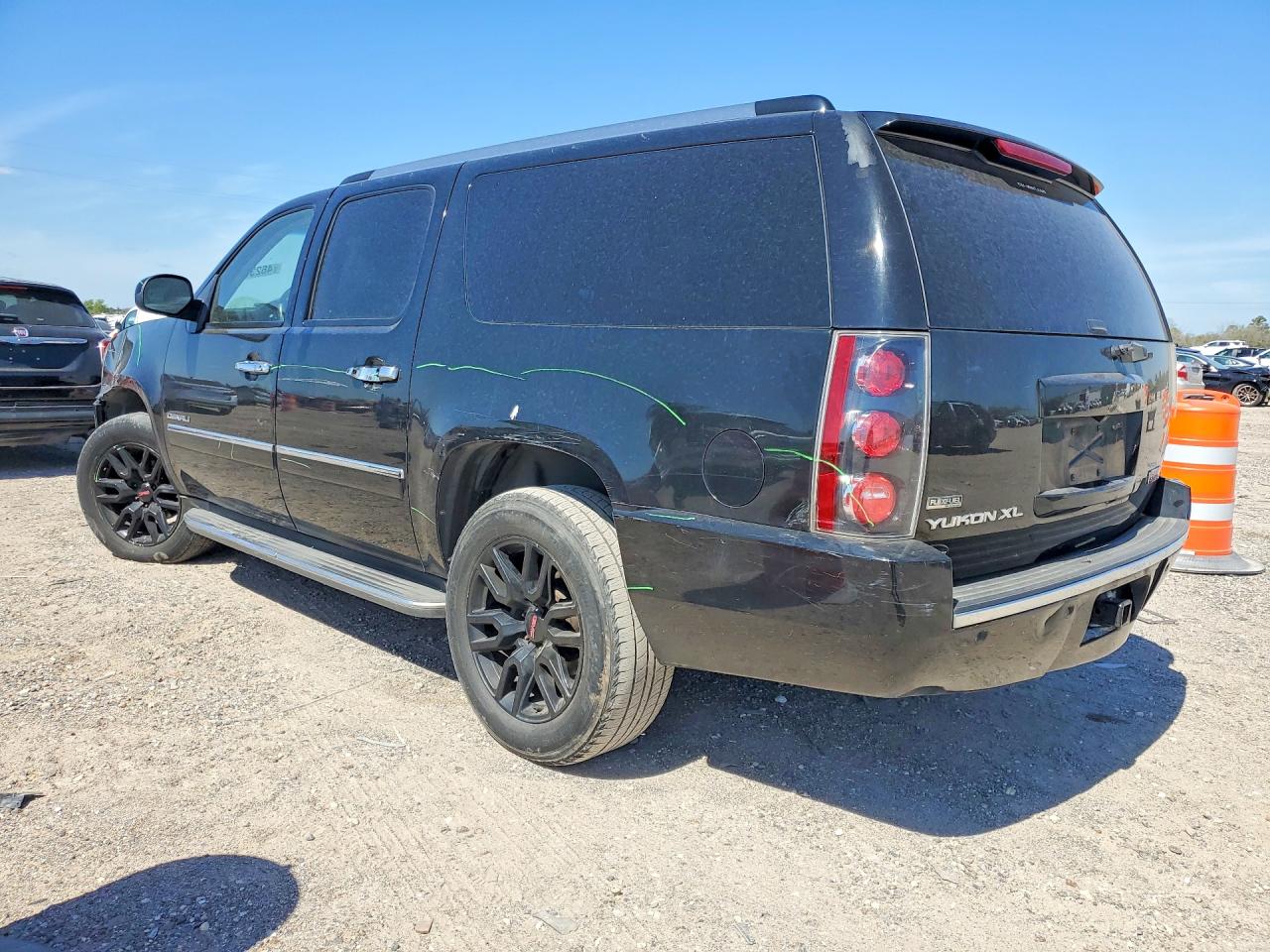 GMC YUKON XL 2011 — 3
