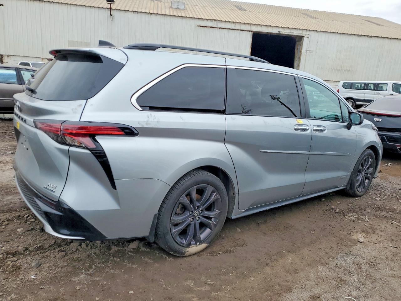 TOYOTA SIENNA 2021 — 4