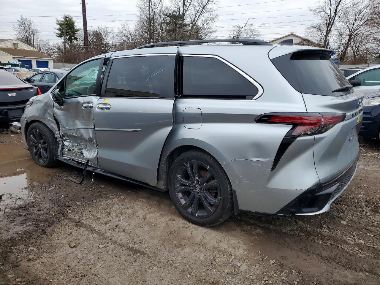 TOYOTA SIENNA 2021 — 3