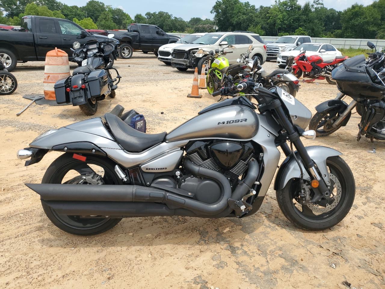 SUZUKI VZR1800 2020 — 2