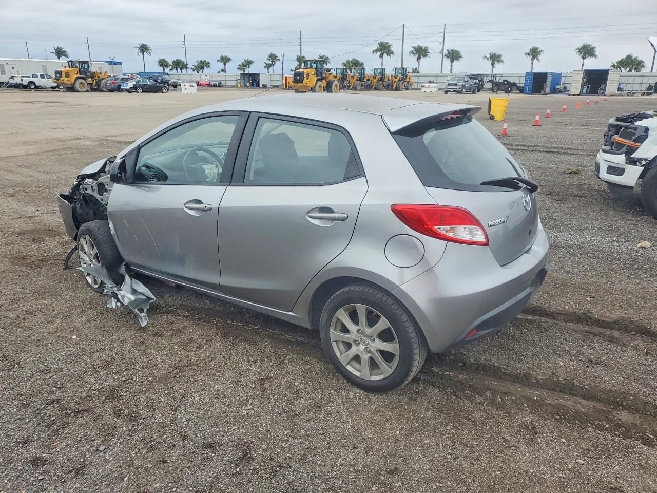 MAZDA MAZDA2 2012 — 3