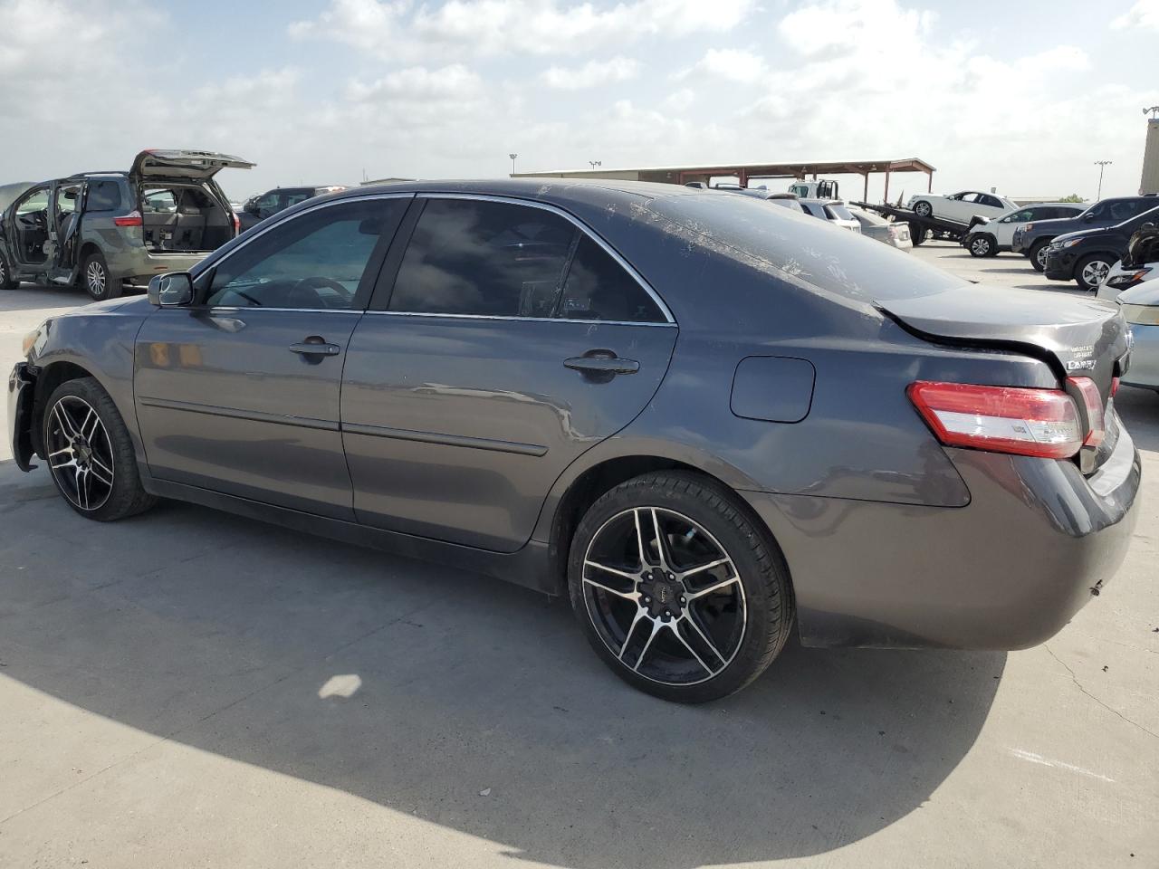 TOYOTA CAMRY 2011 — 3