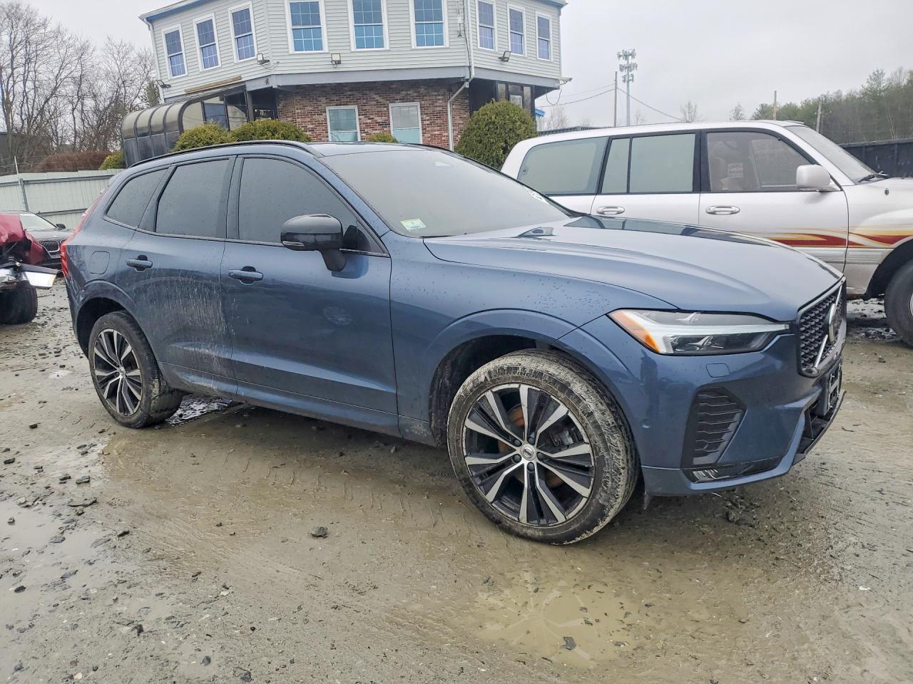 2023 VOLVO XC60 PLUS