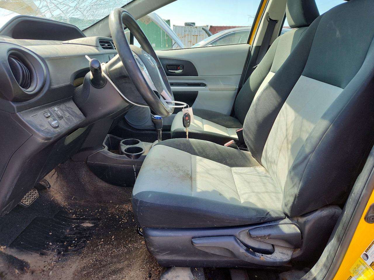 TOYOTA PRIUS C 2014 — 8