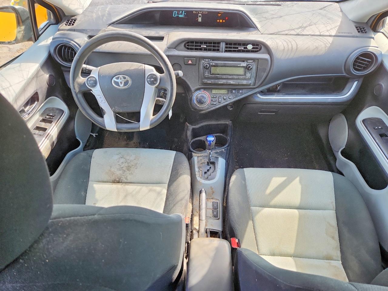 TOYOTA PRIUS C 2014 — 9