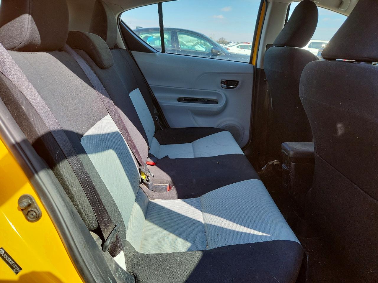 TOYOTA PRIUS C 2014 — 11