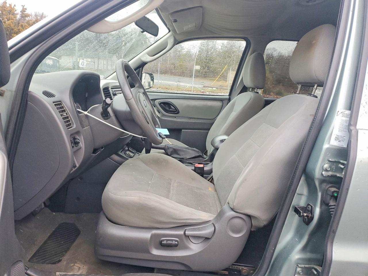 FORD ESCAPE 2005 — 8