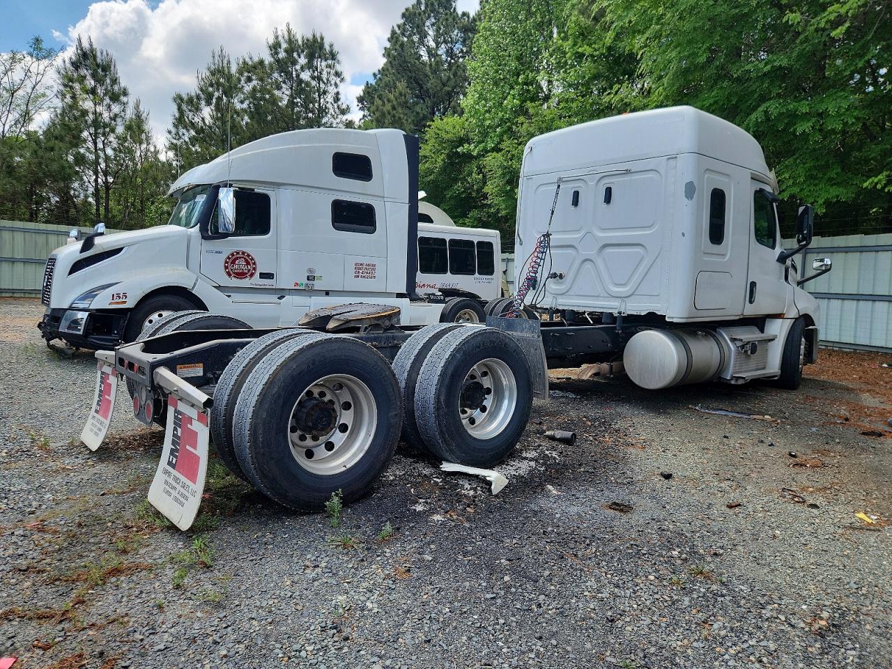 2020 FREIGHTLINER CASCADIA 126