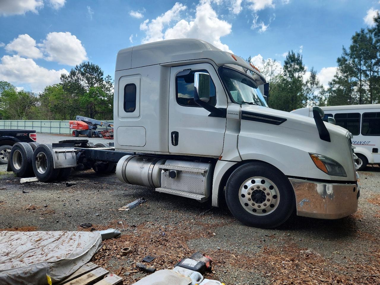 2020 FREIGHTLINER CASCADIA 126