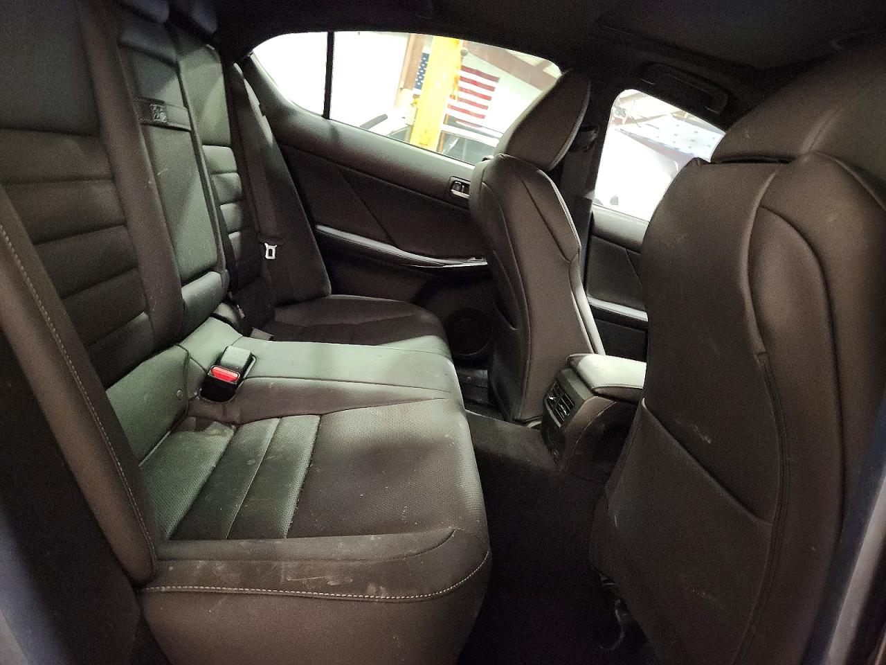 LEXUS IS 350 2023 — 11