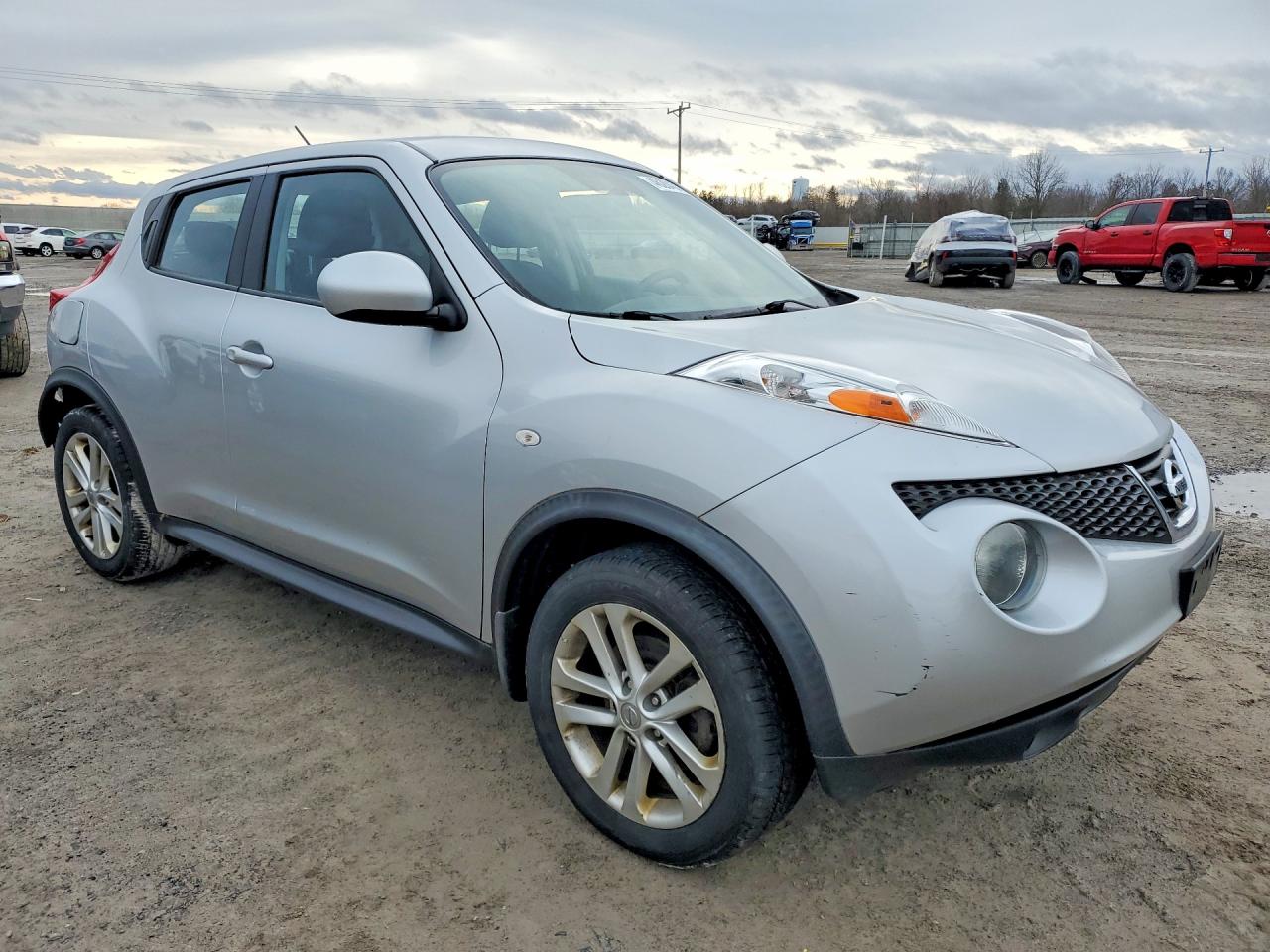 2013 NISSAN JUKE S