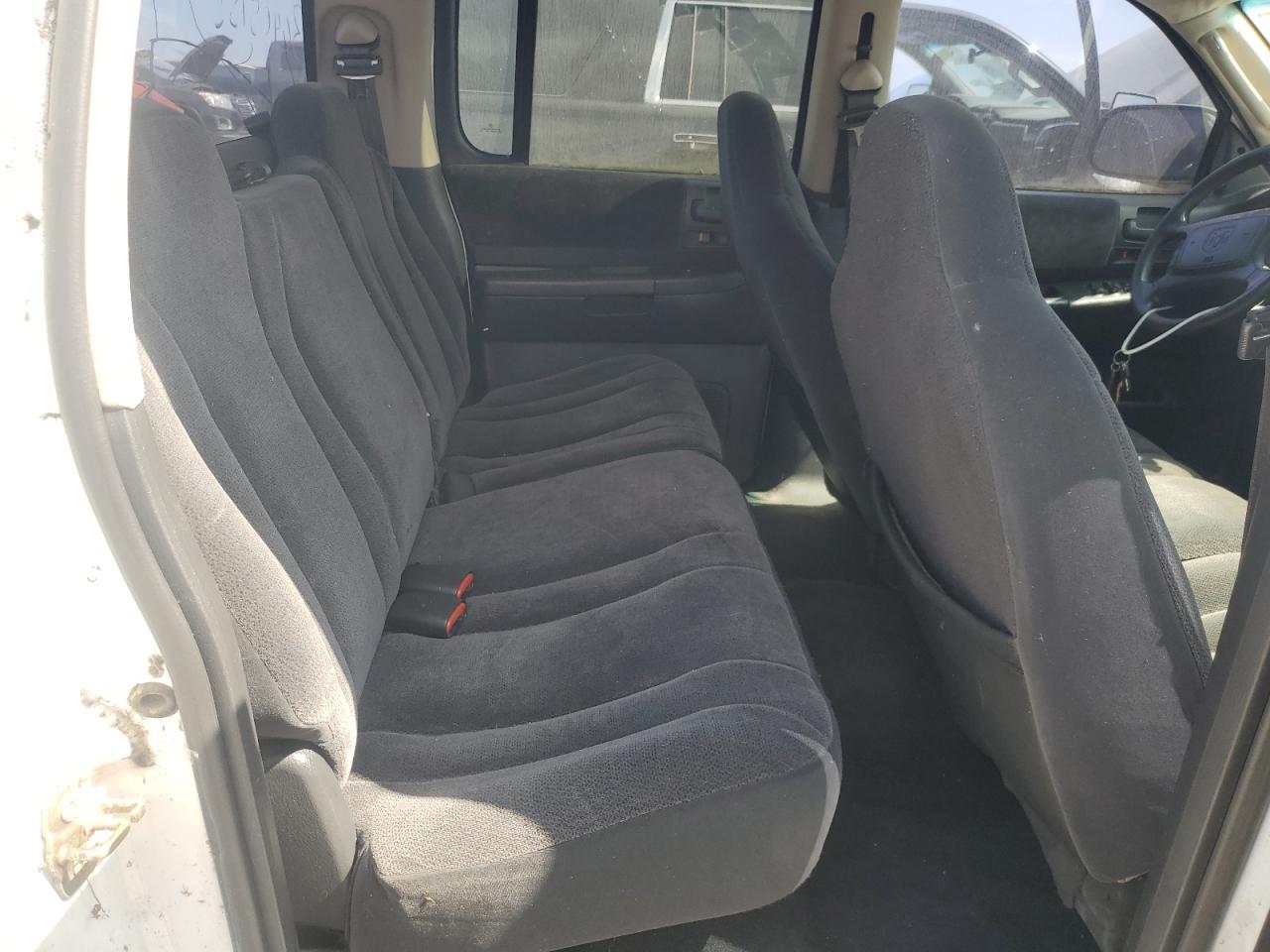 DODGE DAKOTA 2002 — 11