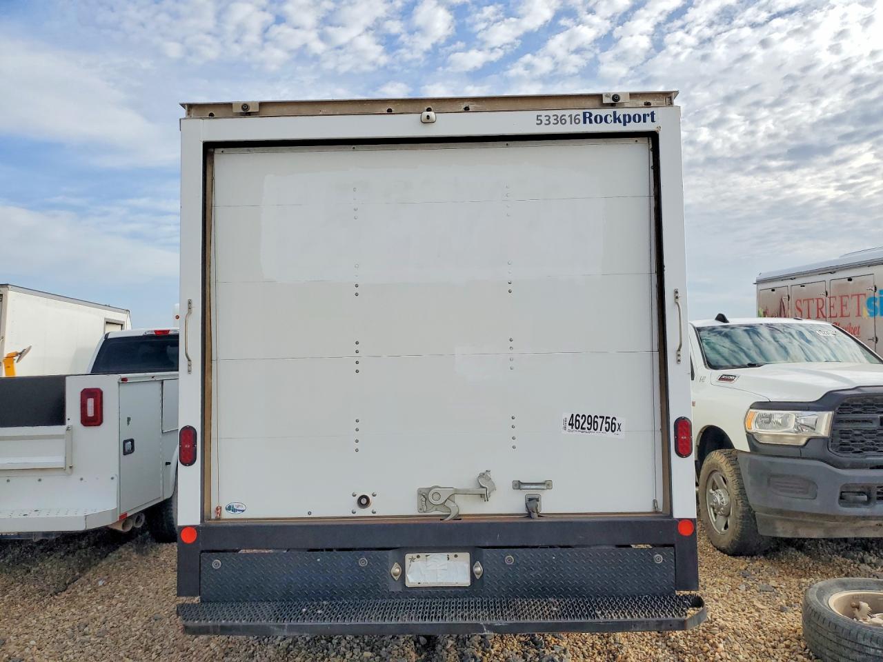 CHEVROLET EXPRESS G3500 2022 — 7