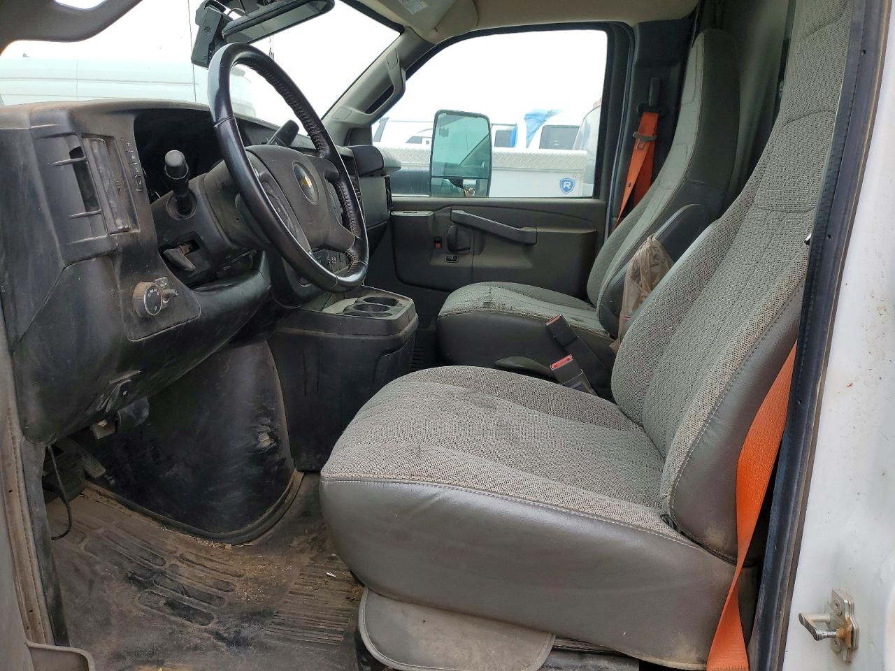 CHEVROLET EXPRESS G3500 2022 — 8