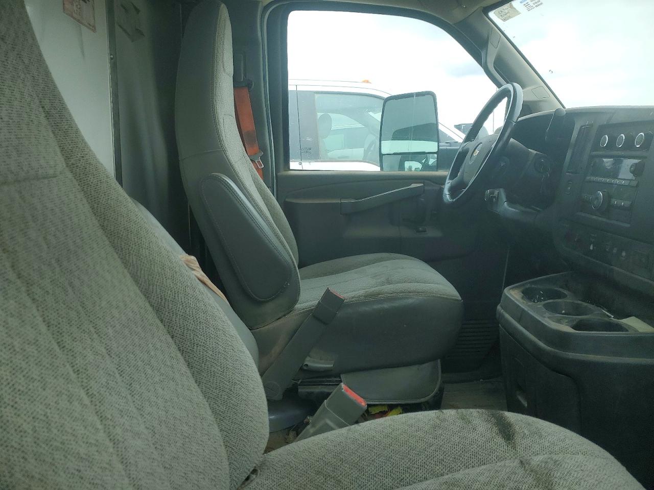 CHEVROLET EXPRESS G3500 2022 — 11