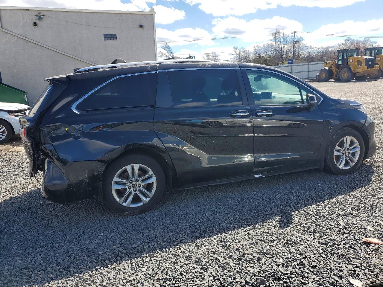 TOYOTA SIENNA 2022 — 4